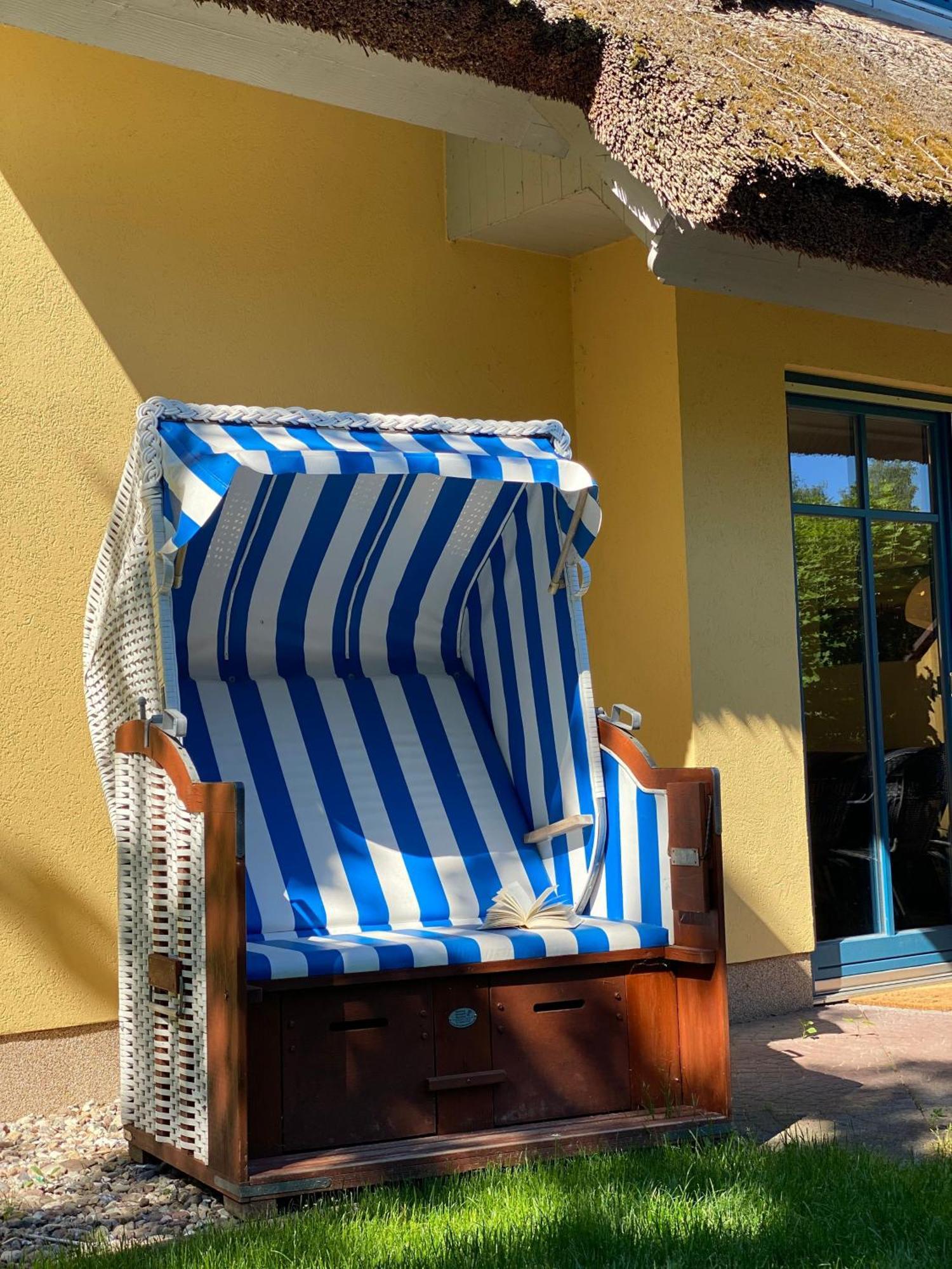 Familienfreundliches Reetdachhaus Weissdorn 2 Vila Puddemin Exterior foto