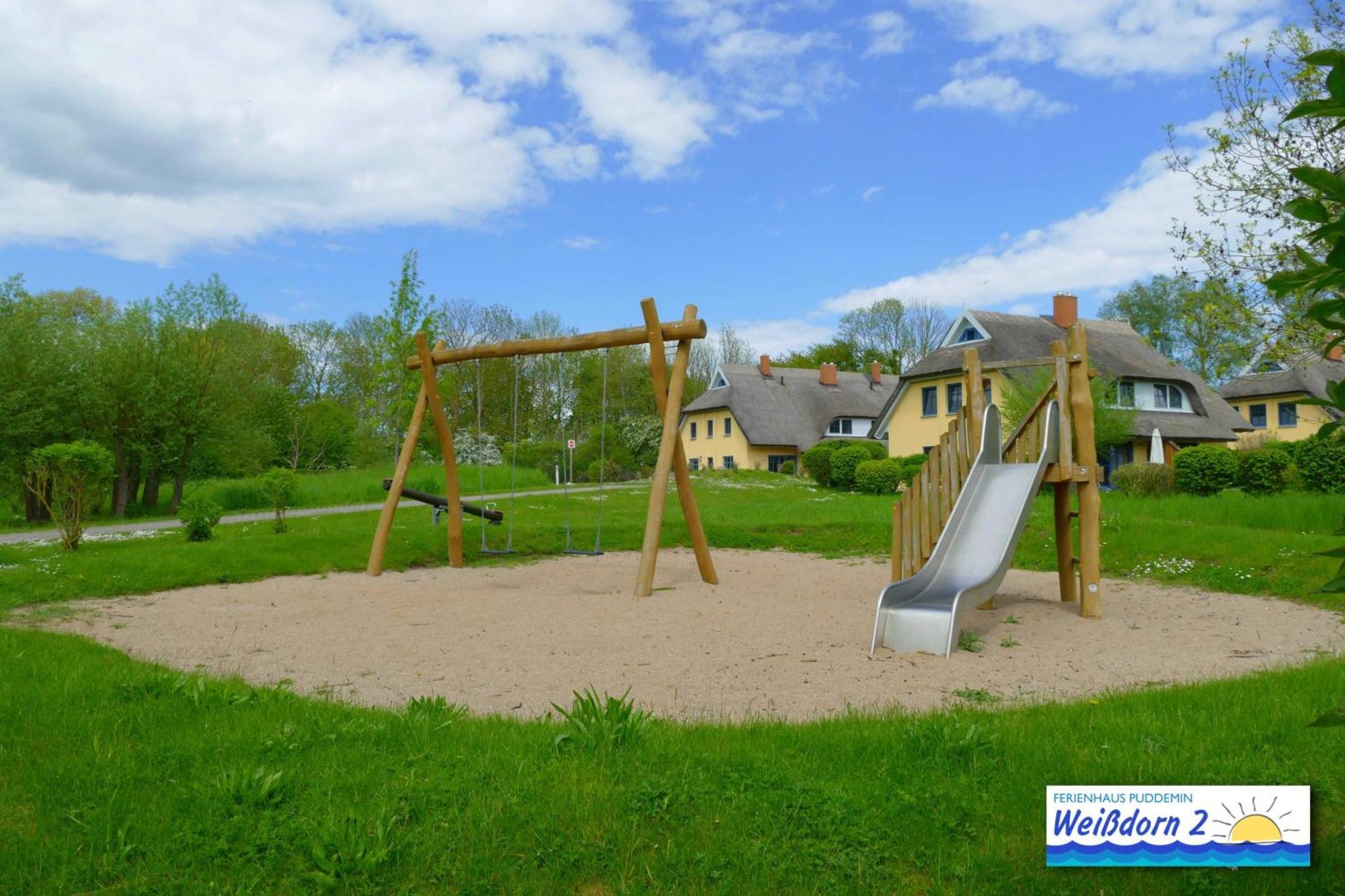 Familienfreundliches Reetdachhaus Weissdorn 2 Vila Puddemin Exterior foto