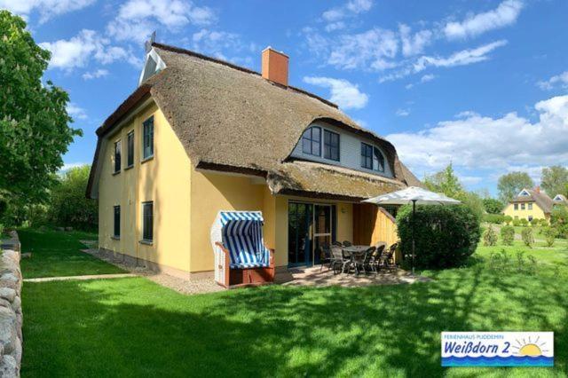 Familienfreundliches Reetdachhaus Weissdorn 2 Vila Puddemin Exterior foto
